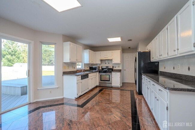 Building Photo - 27 Samantha Dr