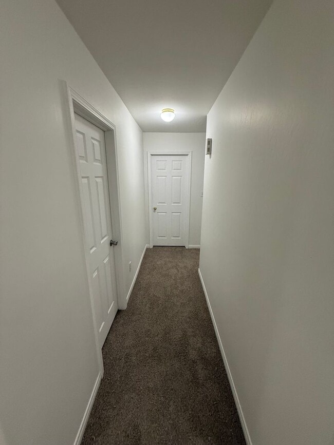 Building Photo - Spacious 4-Bedroom Home in Southwest Bakersfield