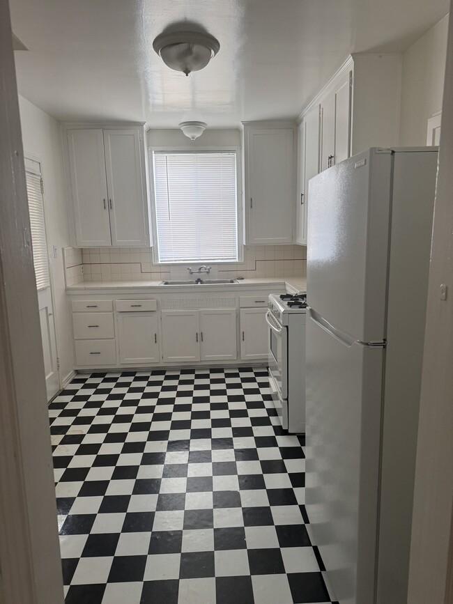 Kitchen - 1532 S Beverly Dr