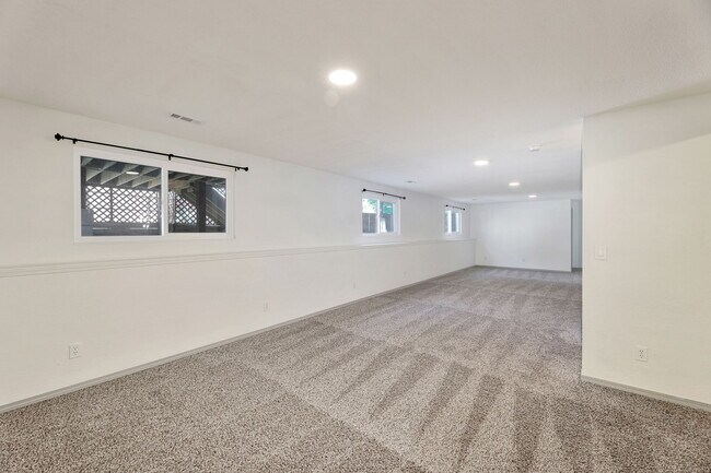 Building Photo - 1260 S Ridgehurst Cir