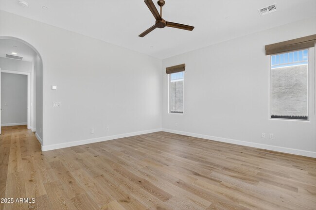 Building Photo - 10997 N 137th St