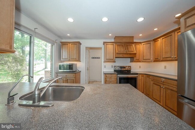 Building Photo - 301 Hanover Ct