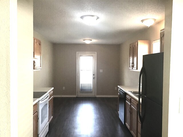 Building Photo - 15401 Ten Point Dr