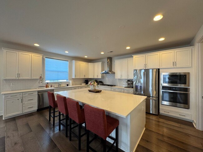 Building Photo - Stylish And Spacious 4 Bed 3.5 Bath Home I...