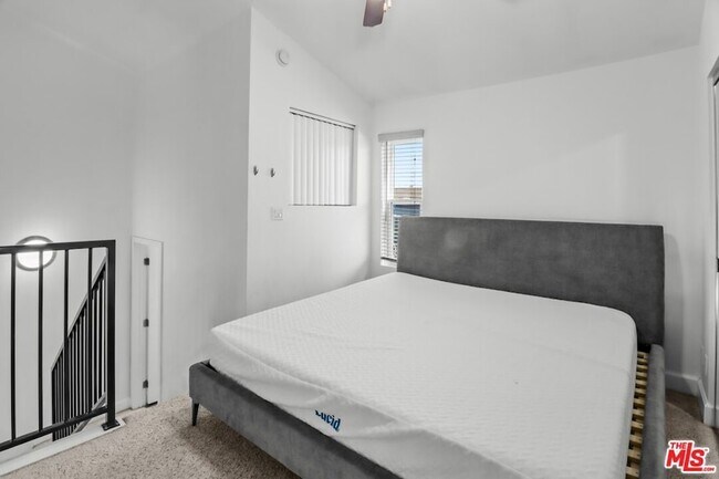 Building Photo - 10982 Roebling Ave