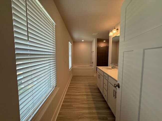 Building Photo - Gulf Breeze - Deer Ridge Crossing - 4 bedroom, 2.5 bathroom - New Construction