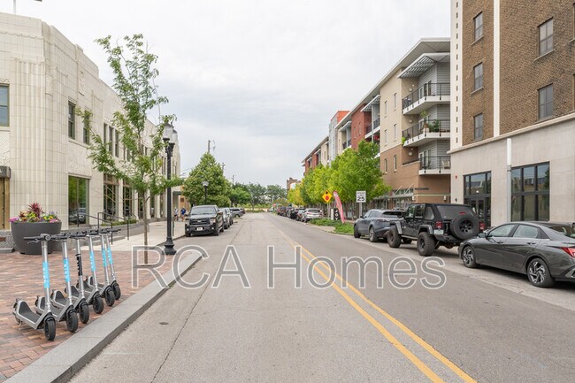 Building Photo - 909 Massachusetts Ave