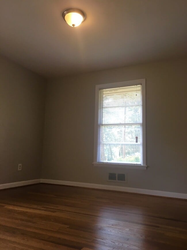 Building Photo - 3 bed 1.5 Bath in Decatur!