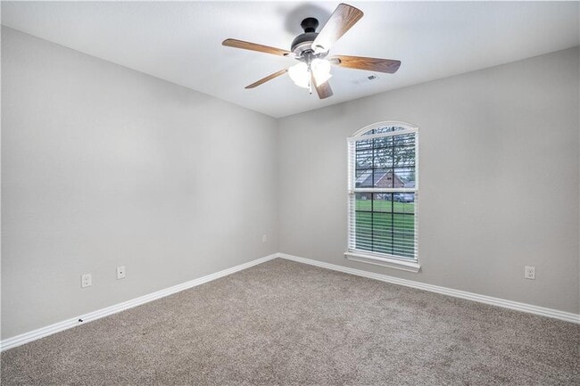 Building Photo - 1536 N Oakhaven Pl