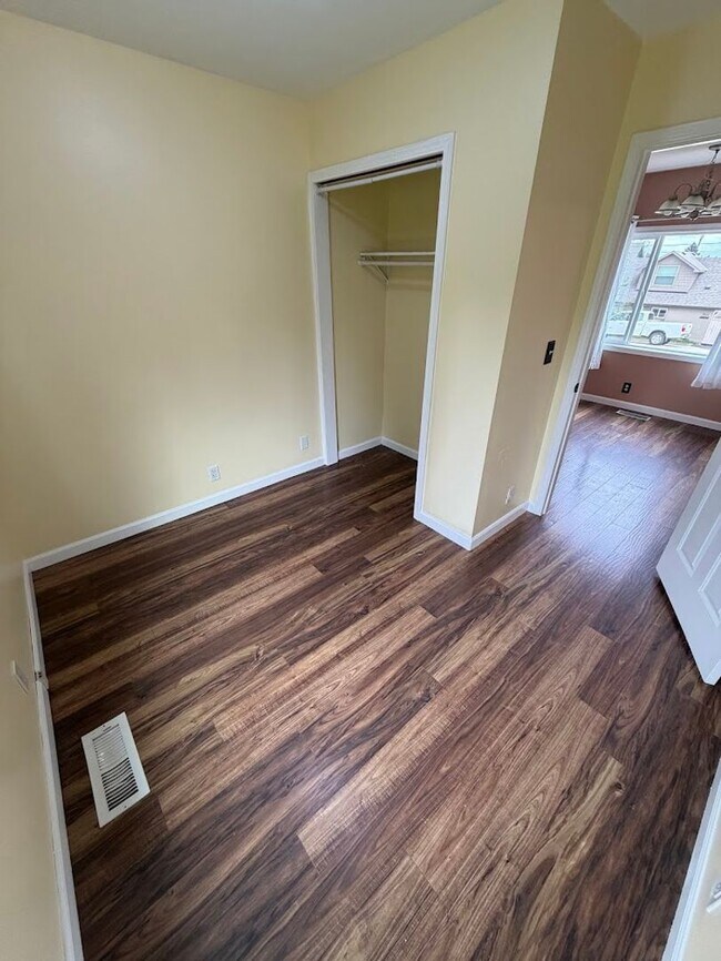 Building Photo - 3831 Duplex Ct SE