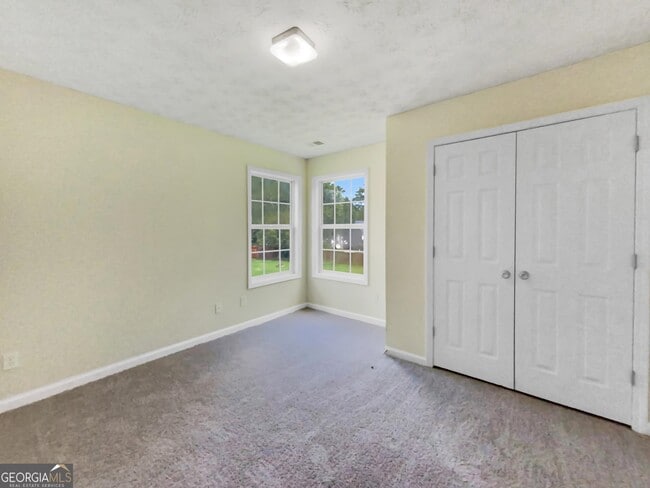 Building Photo - 260 Winthrop Ln