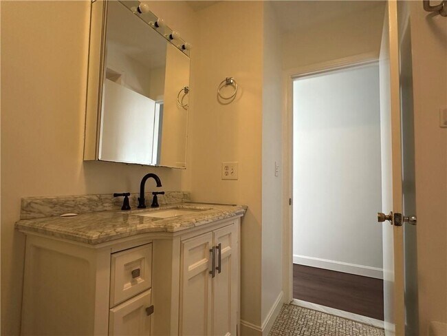 Building Photo - 11 Pocono Rd