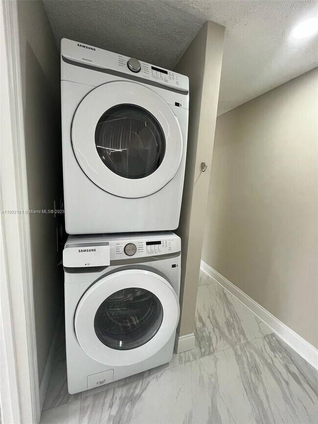 Building Photo - 5416 Eagle Lake Dr