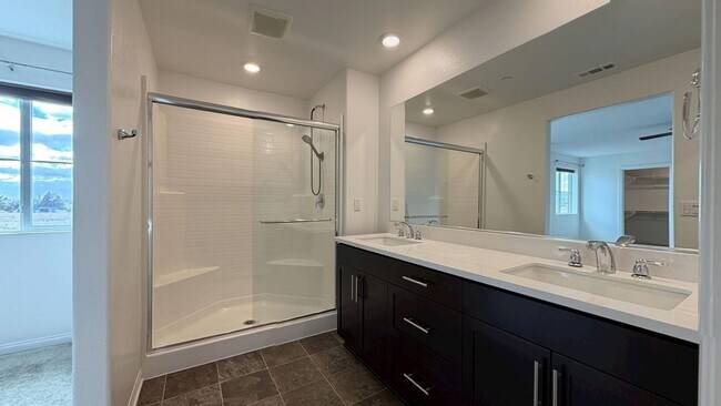 Building Photo - 1685 Camellia Ln