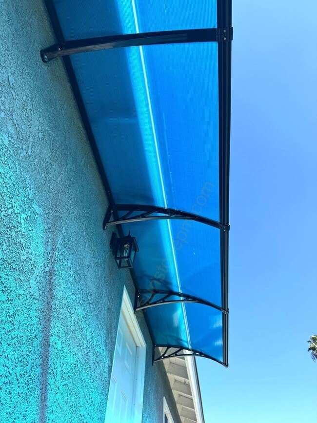 Building Photo - 728 E Grand Ave