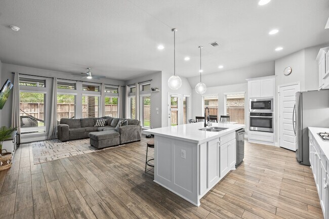 Building Photo - 8136 Tyrell Hgts Rd
