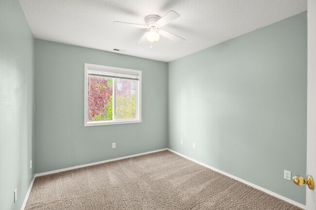 Building Photo - Fantastic Location - Beaverton 3 Bedroom, 2.5 Bath Townhome