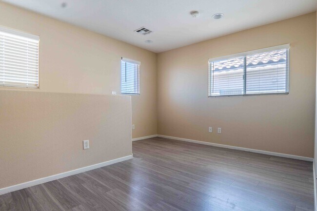 Building Photo - 5558 Rollins St