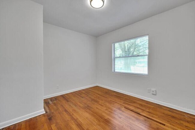 Building Photo - Renovation, MUST SEE!