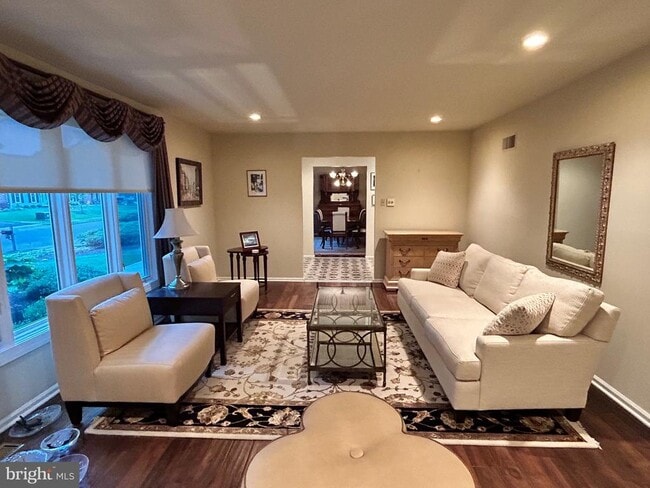 Building Photo - 548 Nottingham Dr