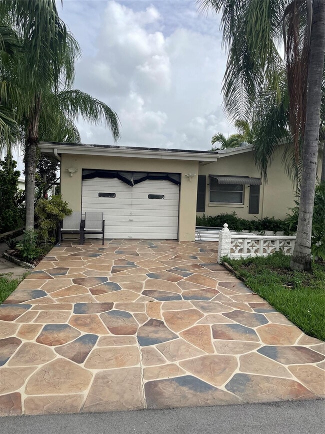 Building Photo - 4401 NW 43rd Ave