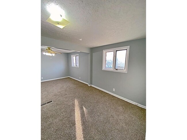 Building Photo - 4707