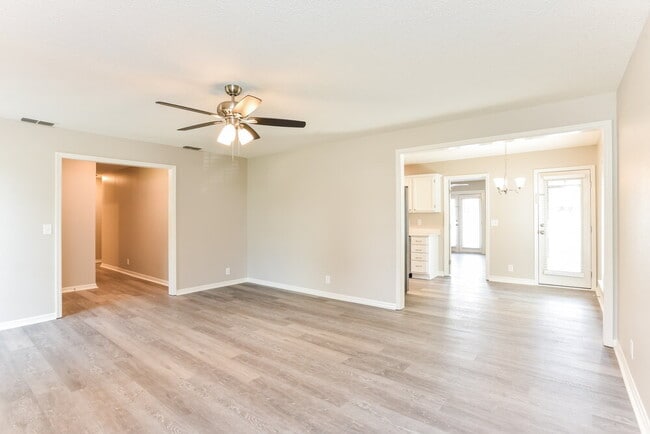Building Photo - 1207 Cason Ln