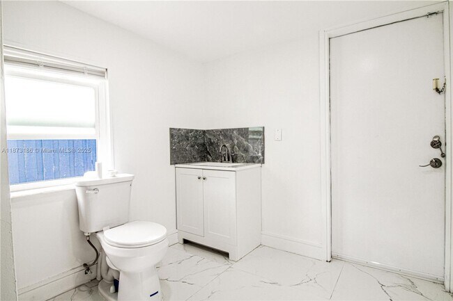 Building Photo - 5601 SW 38th St
