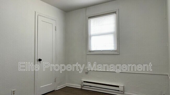 Building Photo - 200 W Arroyo Ave