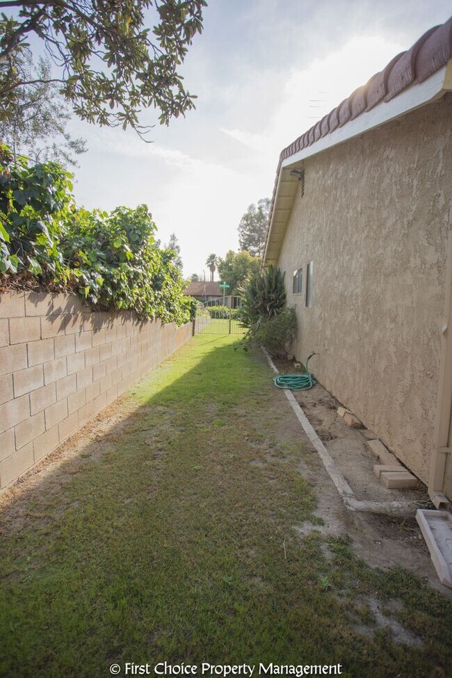 Building Photo - 6794 Rycroft Dr