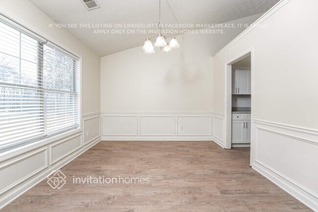 Building Photo - 1429 Fall River Dr