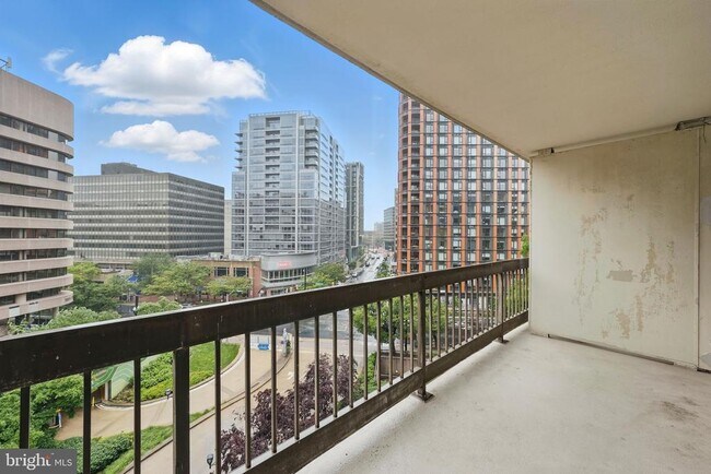 Building Photo - 1805 Crystal Dr