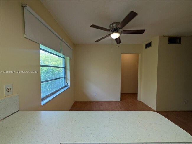 Building Photo - 900 Tallwood Ave