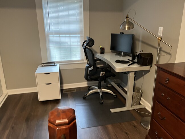 Great work from home space in main bedroom - 1911 Palm St