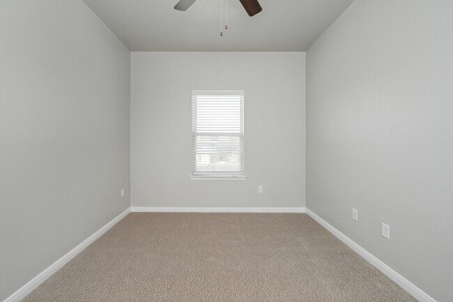 Building Photo - Spacious Townhome Available Now!