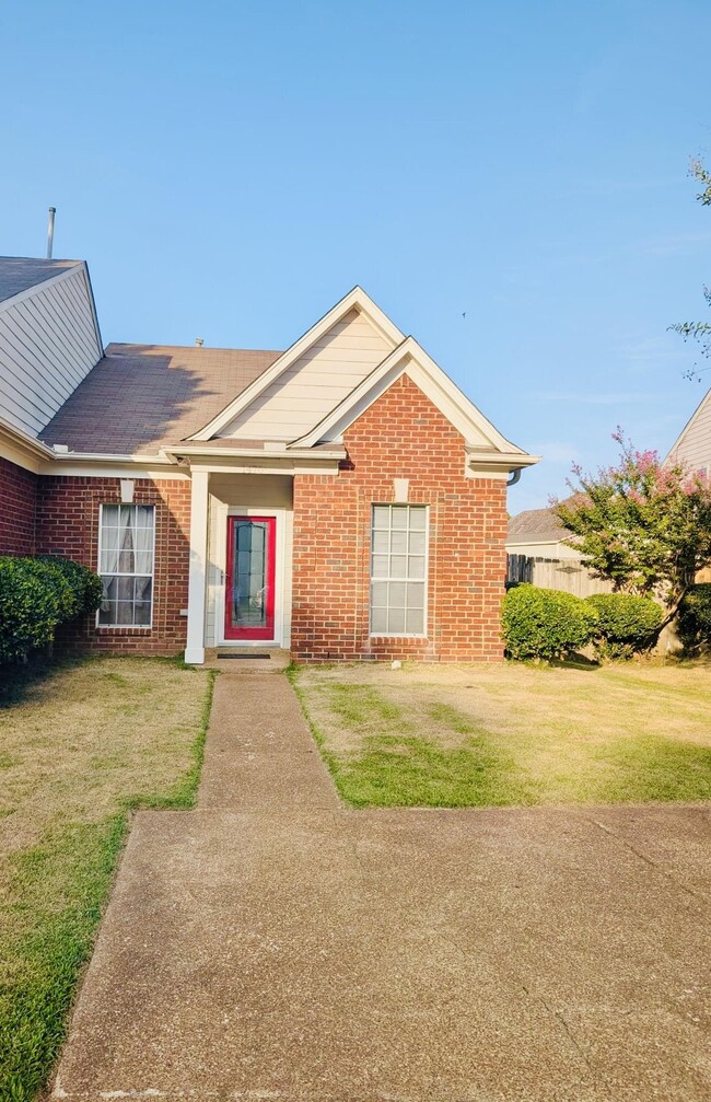 Primary Photo - 1470 Estacada Way