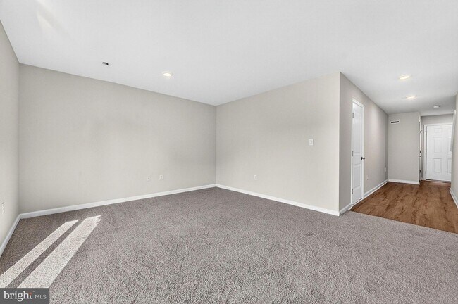 Building Photo - 120 Essex Dr