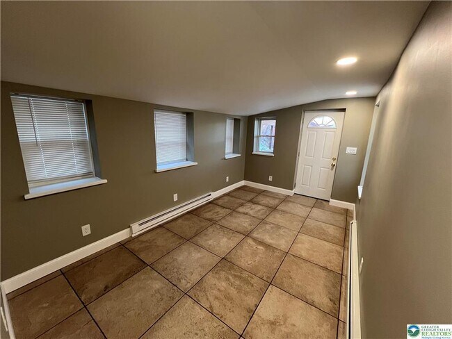 Building Photo - 3790 Redbud Dr