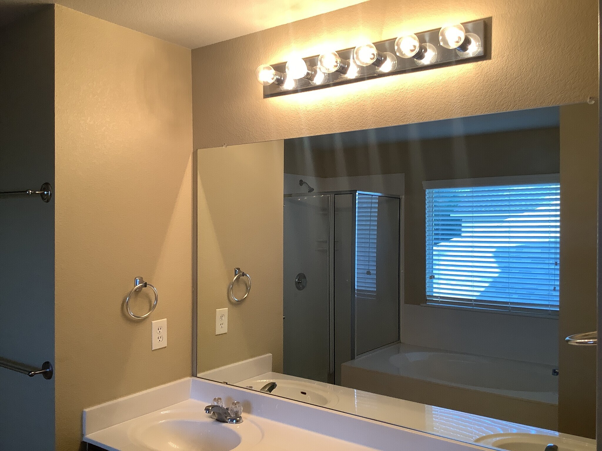 Building Photo - 3800 Veiled Falls Dr