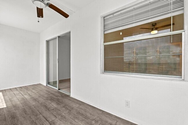 Building Photo - 2044 Hythe A