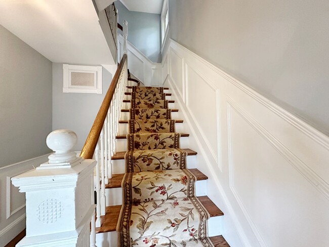 Building Photo - Beautiful 3 BR 1.5 BA Leominster SFH