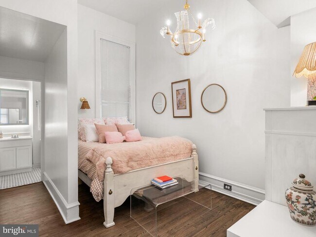 Building Photo - 2122 Spruce St