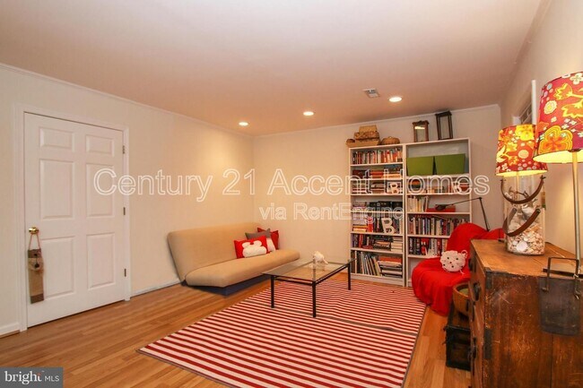 Building Photo - 3009 20th Ct S