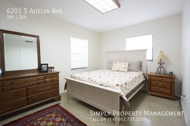 Building Photo - 6201 S Adelia Ave