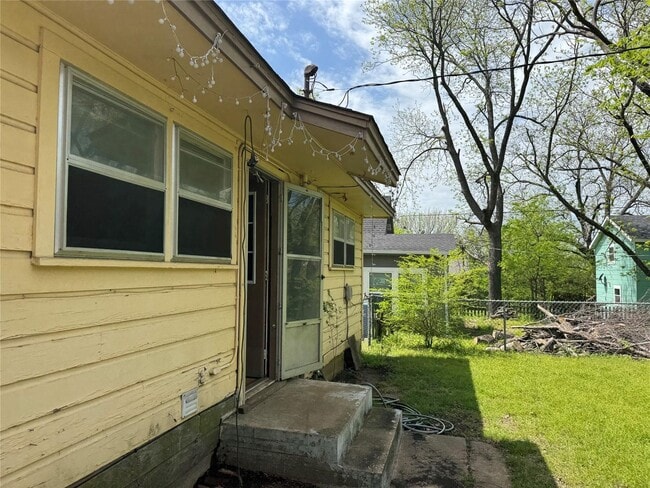 Building Photo - House for Lease in Denison