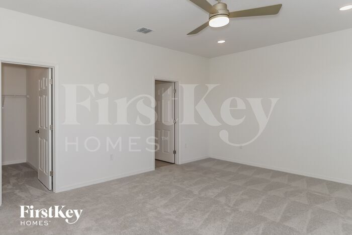 Building Photo - 560 Crown Rose Dr