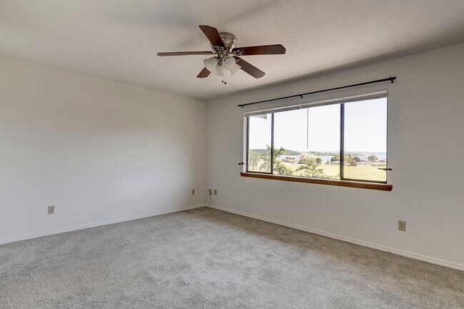 Building Photo - 3 Bedroom 2.5 Bath Waterview Townhome