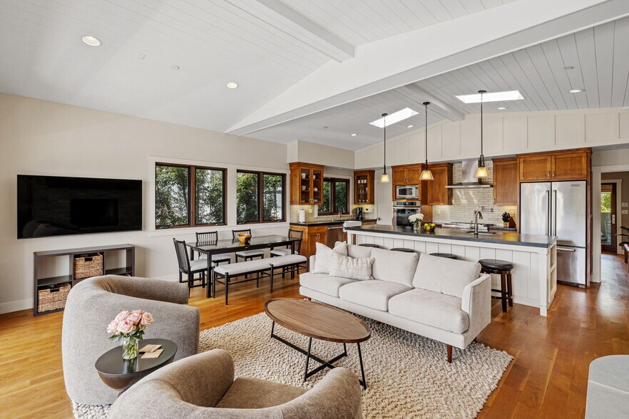 Building Photo - 521 24th Pl