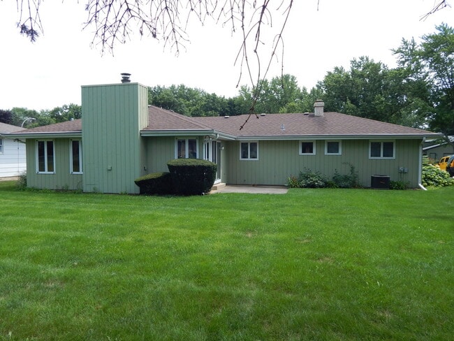 Building Photo - 1608 Martha Dr