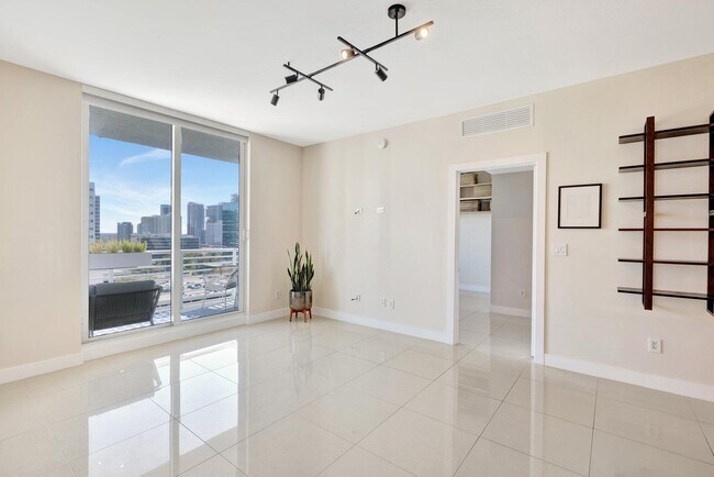 Building Photo - 315 NE 3rd Ave